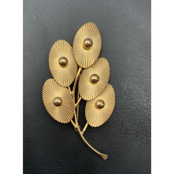 Vintage Coro Pegasus MCM Mid Century Modern Stunning Gold Tone Botanical Brooch - Picture 1 of 5